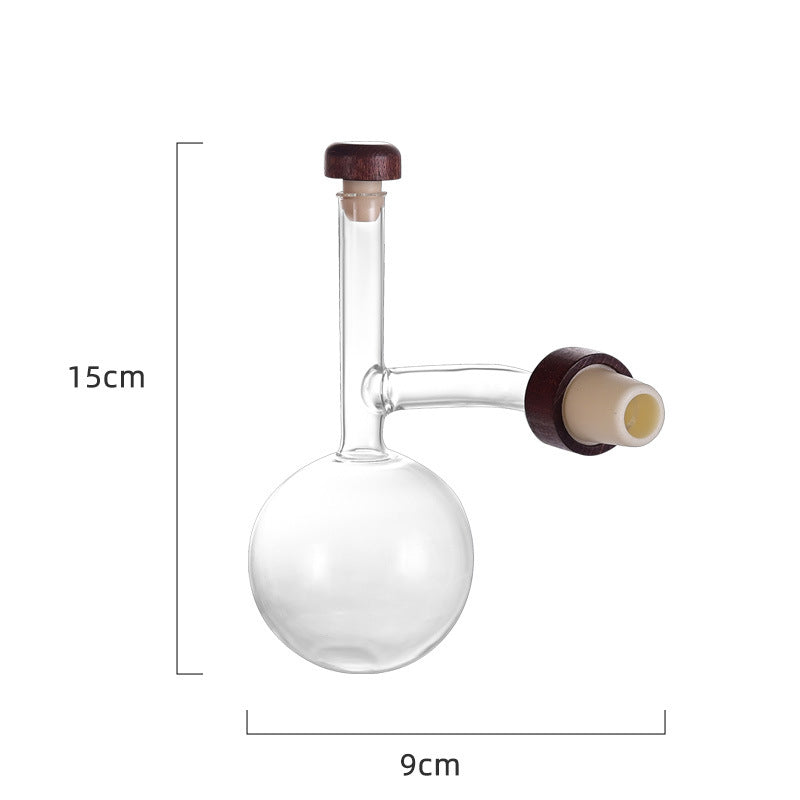 Portable spherical quantitative red wine decanter and air aerator, peach-shaped