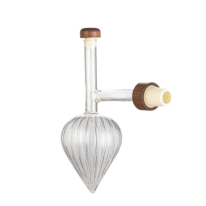 Portable spherical quantitative red wine decanter and air aerator, peach-shaped