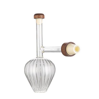 Portable spherical quantitative red wine decanter and air aerator, peach-shaped
